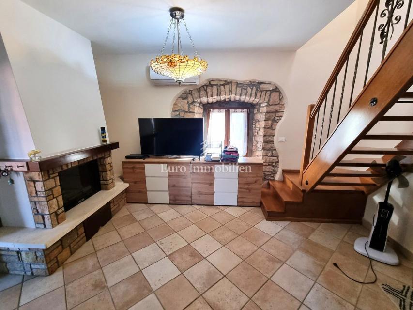 Kamnita hiša z bazenom in wellnessom pri Poreču