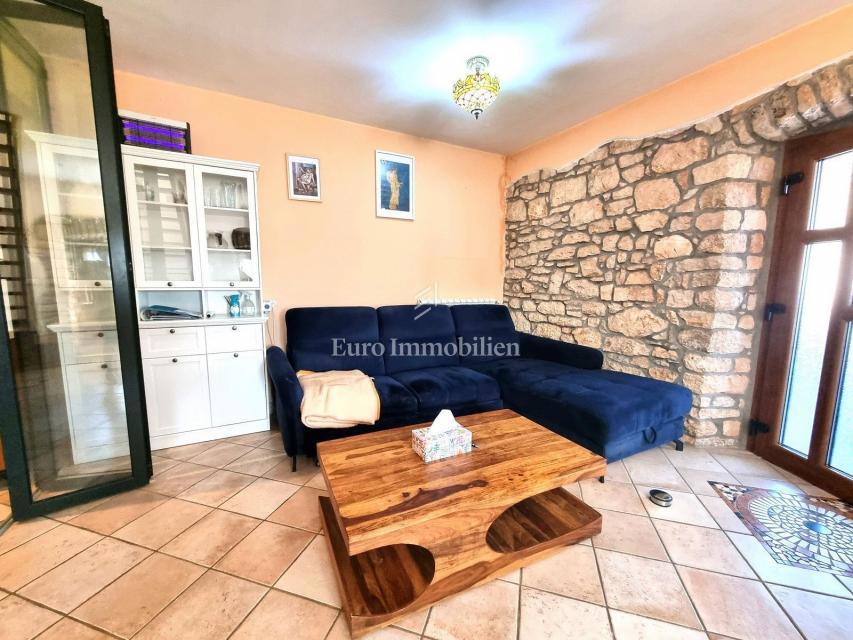 Kamnita hiša z bazenom in wellnessom pri Poreču