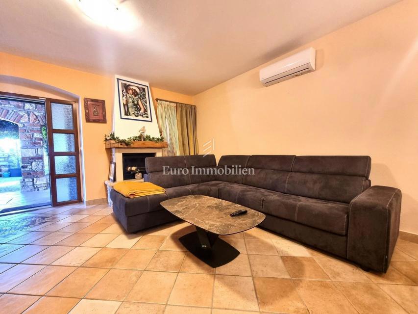 Kamnita hiša z bazenom in wellnessom pri Poreču