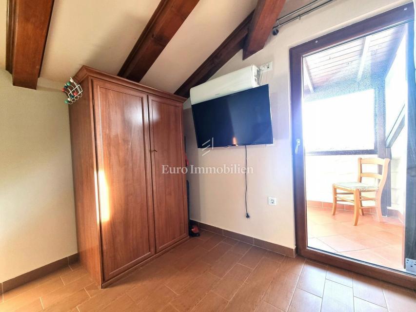 Kamnita hiša z bazenom in wellnessom pri Poreču