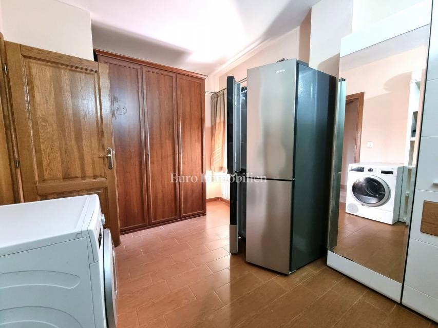 Kamnita hiša z bazenom in wellnessom pri Poreču