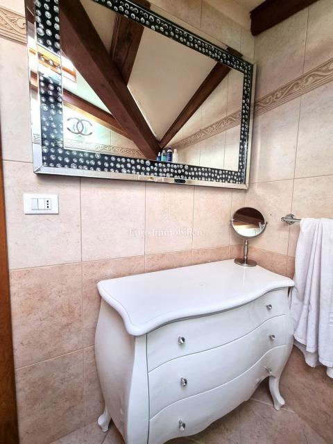 Kamnita hiša z bazenom in wellnessom pri Poreču