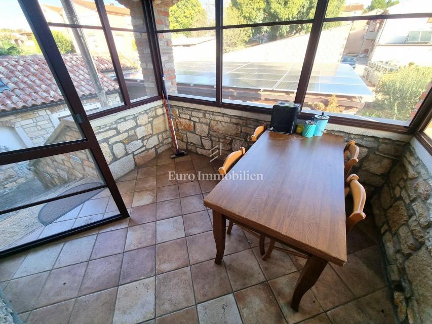 Kamnita hiša z bazenom in wellnessom pri Poreču