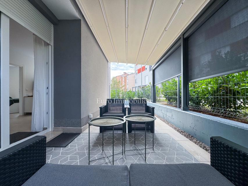 Stanovanje v Pritličju s Prostorno Teraso in Vrtom