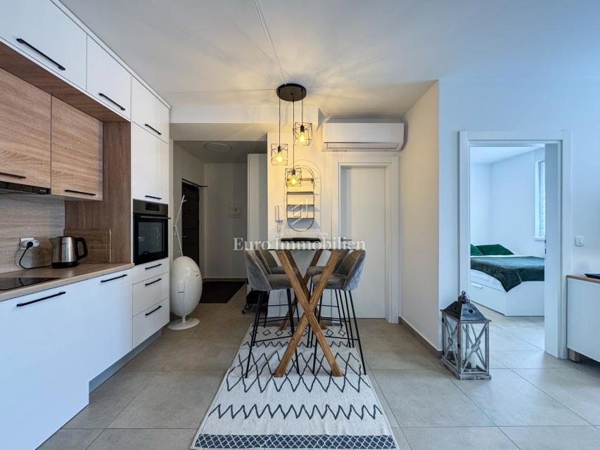 Stanovanje v Pritličju s Prostorno Teraso in Vrtom