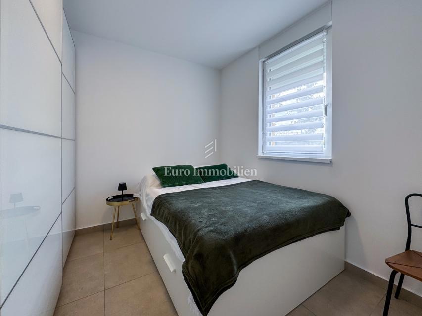 Stanovanje v Pritličju s Prostorno Teraso in Vrtom