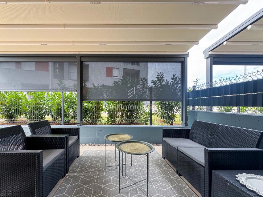 Stanovanje v Pritličju s Prostorno Teraso in Vrtom