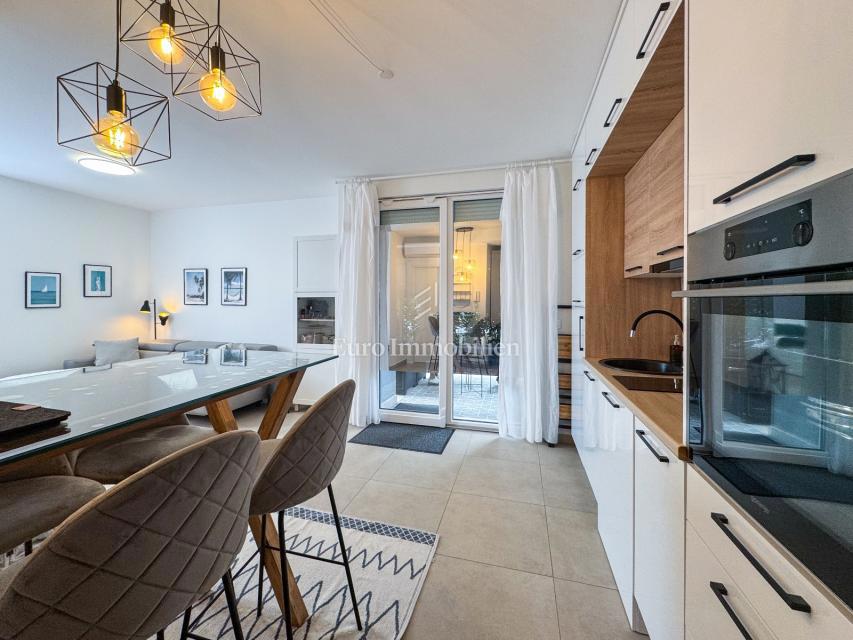 Stanovanje v Pritličju s Prostorno Teraso in Vrtom