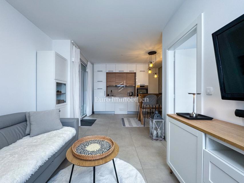 Stanovanje v Pritličju s Prostorno Teraso in Vrtom