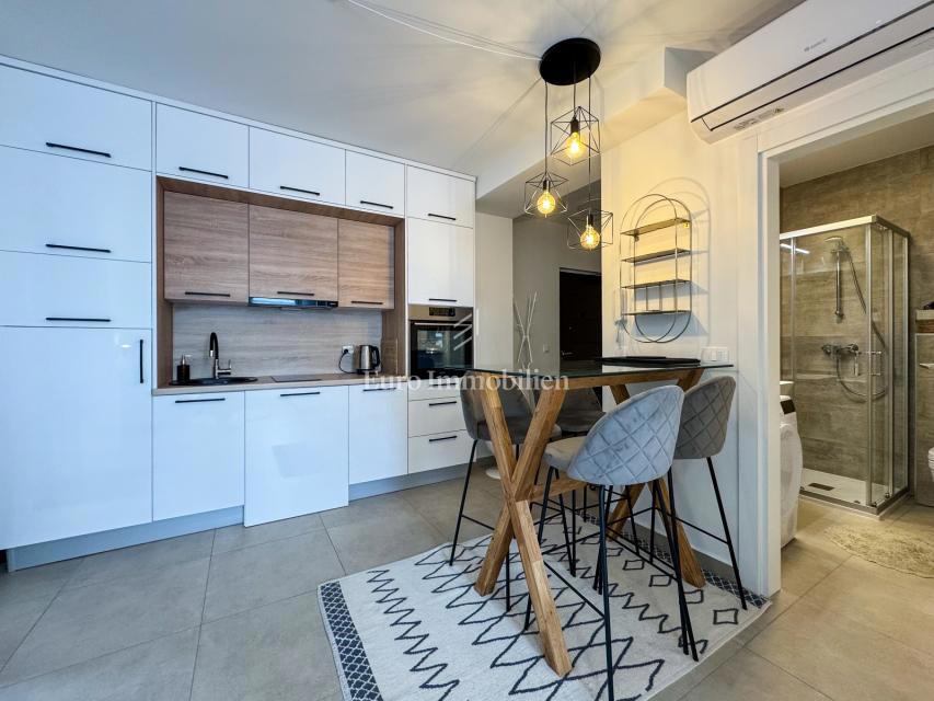 Stanovanje v Pritličju s Prostorno Teraso in Vrtom