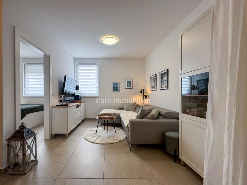 Stanovanje v Pritličju s Prostorno Teraso in Vrtom