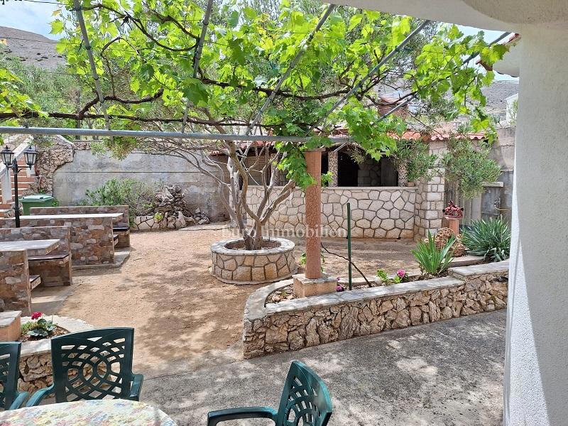 Dvosobno stanovanje v pritličju, mesto Pag