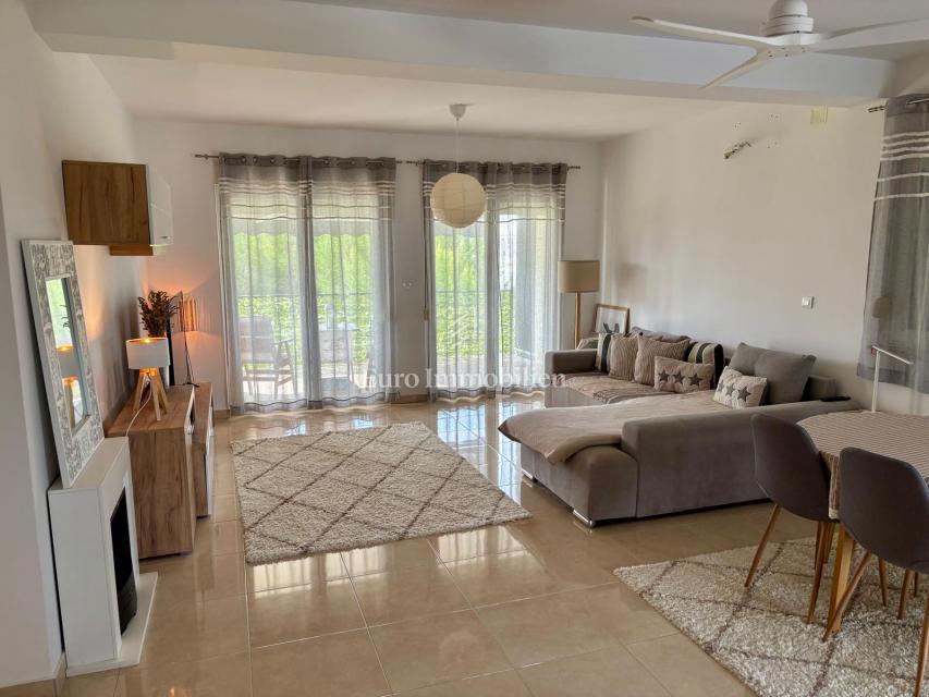 Dvosobni apartma z vrtom, 150 m od plaže