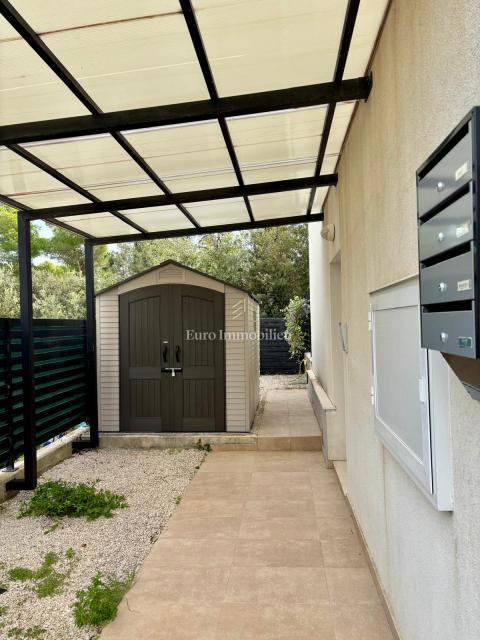 Dvosobni apartma z vrtom, 150 m od plaže