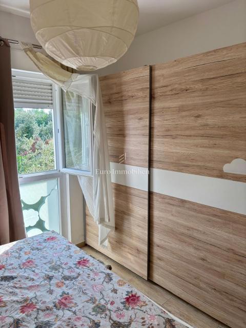 Dvosobni apartma z vrtom, 150 m od plaže