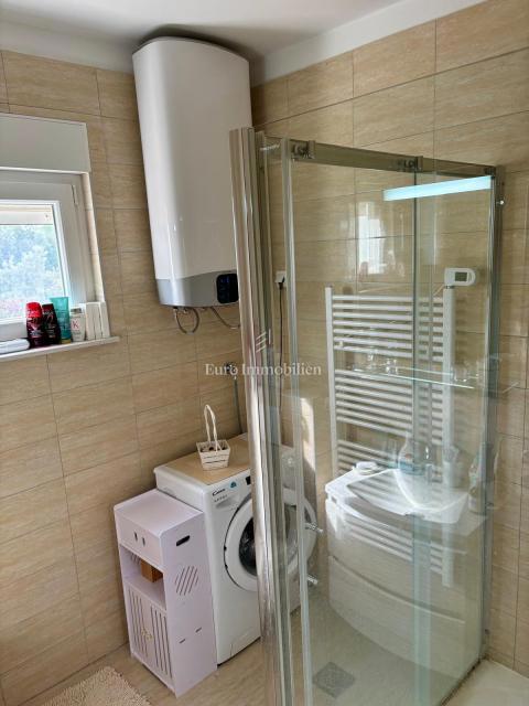 Dvosobni apartma z vrtom, 150 m od plaže