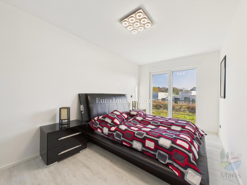 Moderna družinska hiša z ogrevanim bazenom