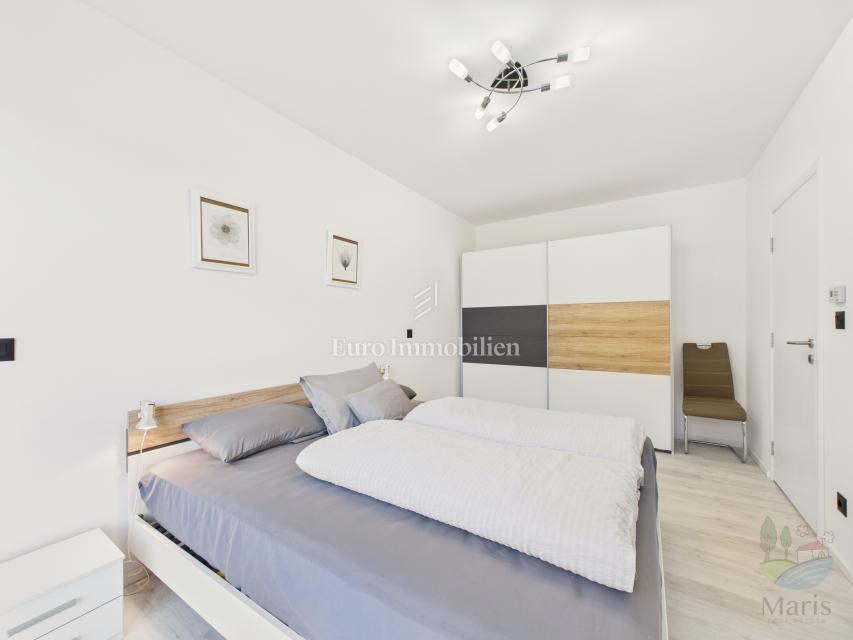 Moderna družinska hiša z ogrevanim bazenom