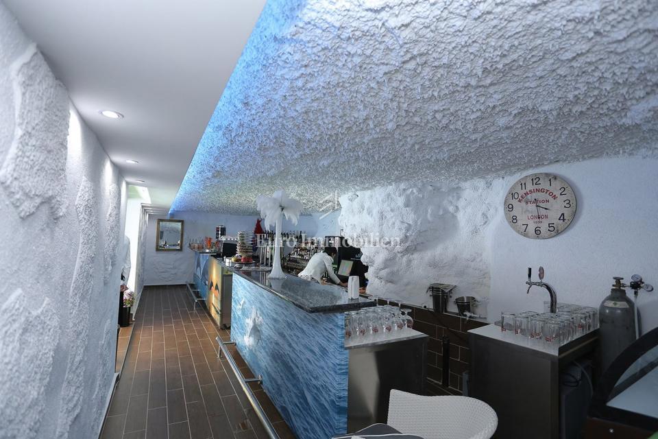 Hotel za prodajo, prva vrsta do morja