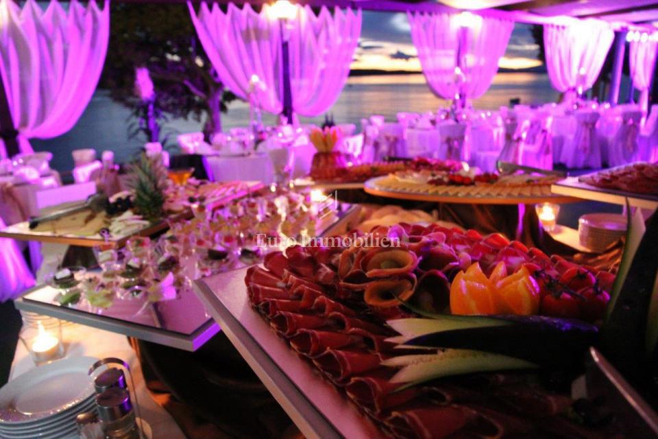 Hotel za prodajo, prva vrsta do morja