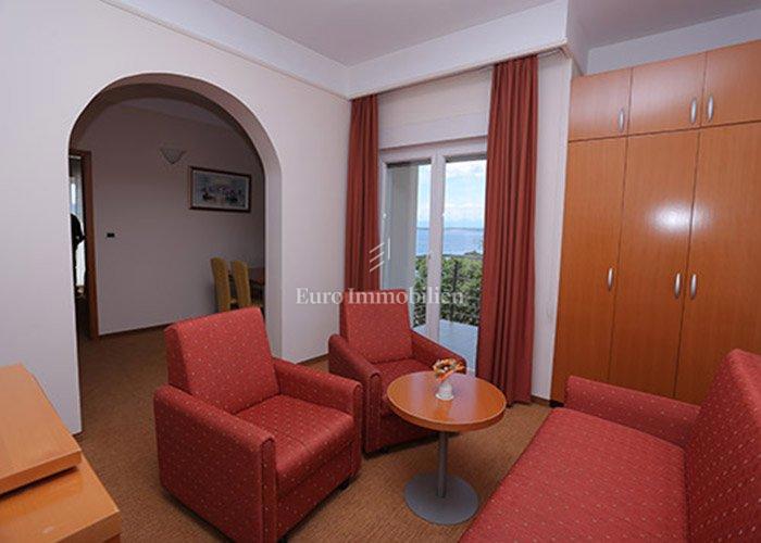 Hotel za prodajo, prva vrsta do morja