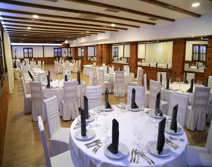 Hotel za prodajo, prva vrsta do morja