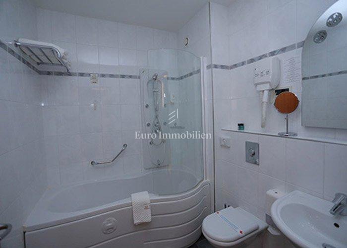 Hotel za prodajo, prva vrsta do morja