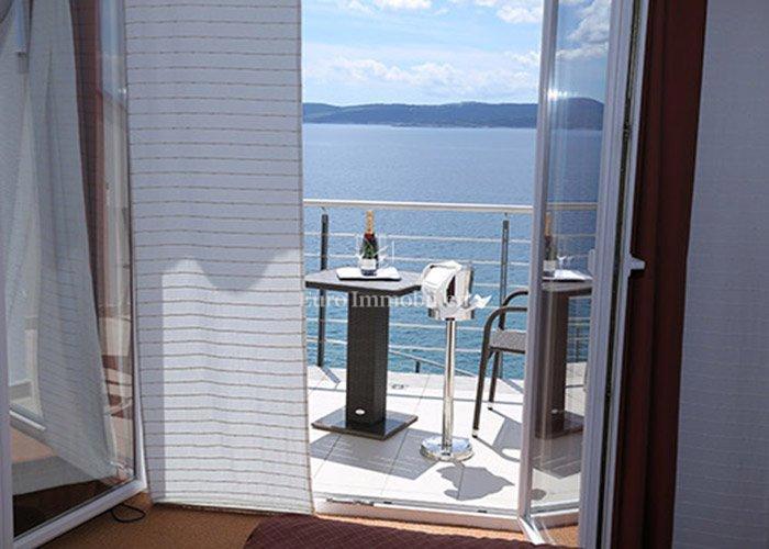 Hotel za prodajo, prva vrsta do morja