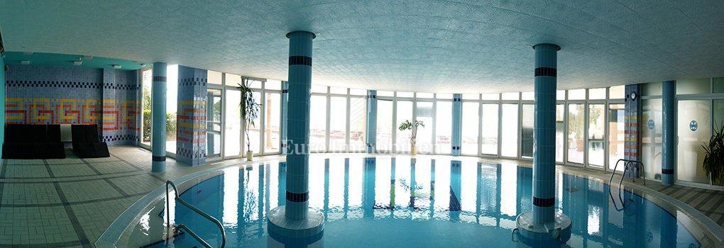 Hotel za prodajo, prva vrsta do morja