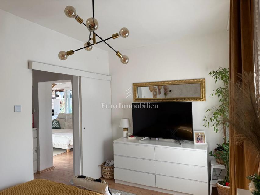 Drenova - Pritlično stanovanje z ločenim vhodom in zimskim vrtom