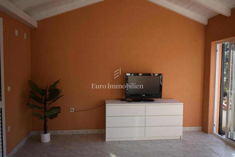 Apartma z vrtom, blizu morja - Jadrija