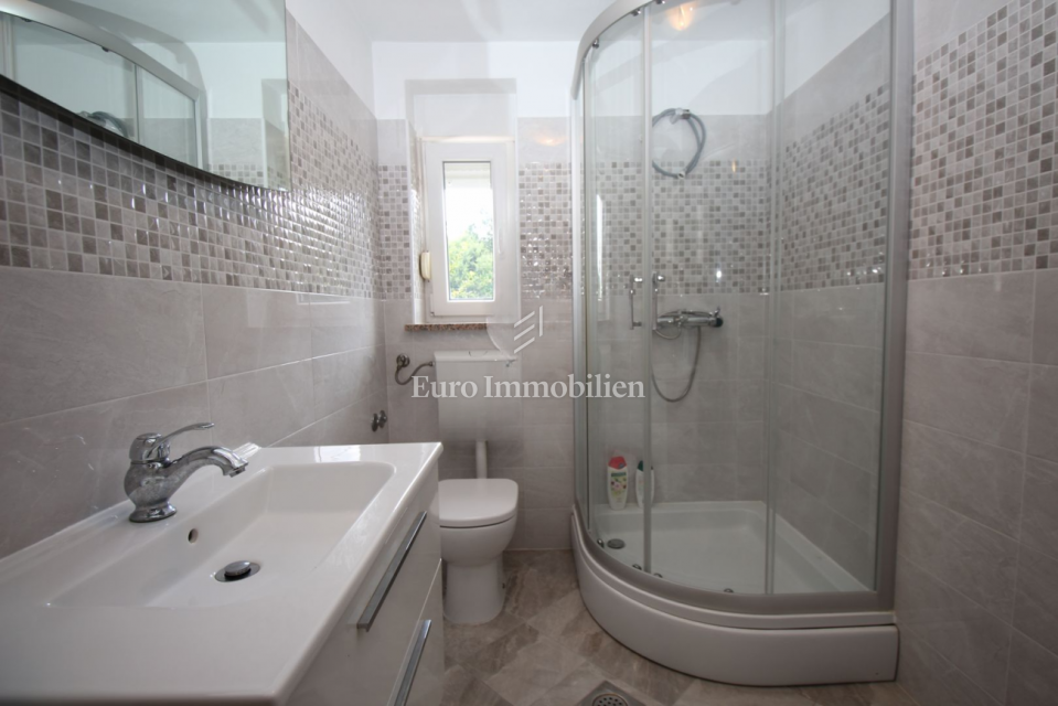 Labin - Družinska hiša s prostornim vrtom