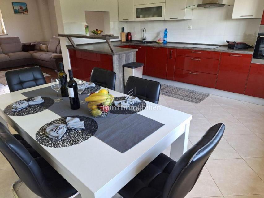 Labin - Družinska hiša s prostornim vrtom