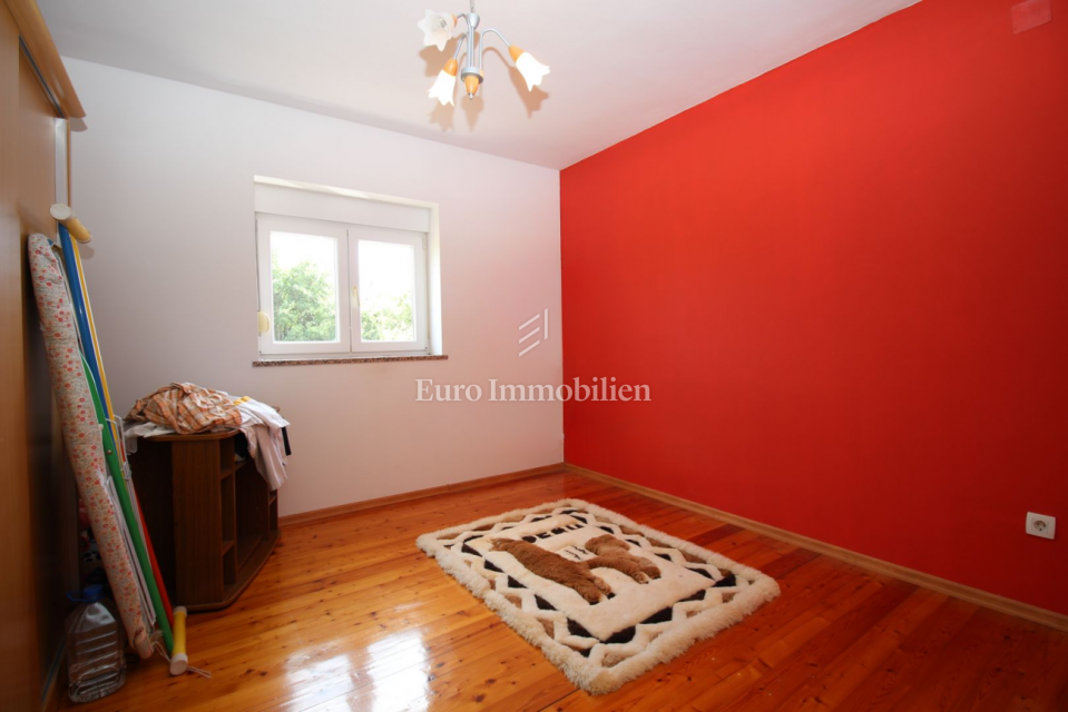 Labin - Družinska hiša s prostornim vrtom