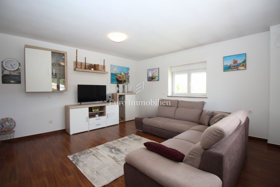 Labin - Družinska hiša s prostornim vrtom