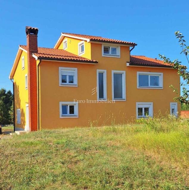 Labin - Družinska hiša s prostornim vrtom