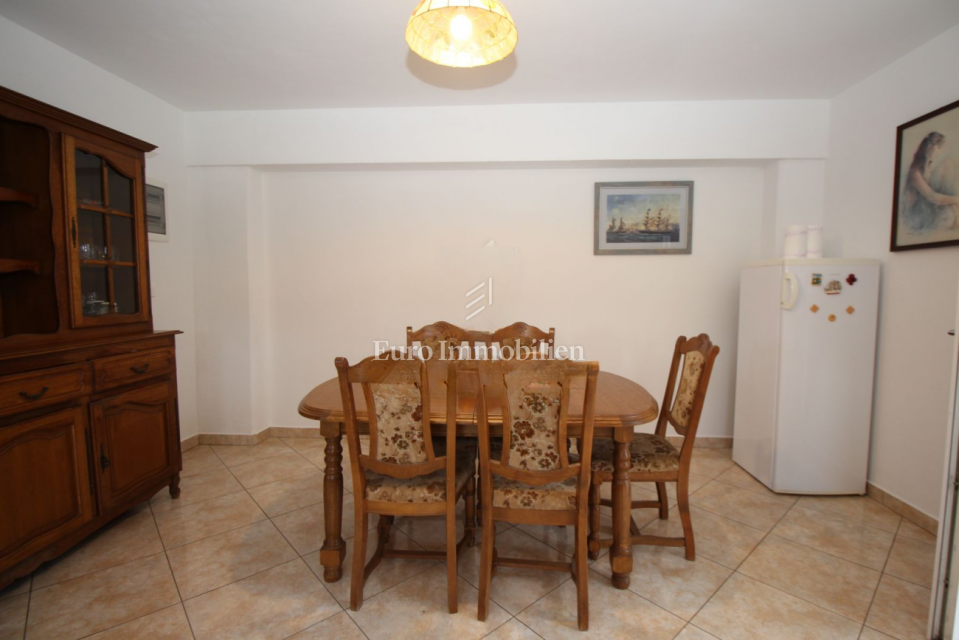 Labin - Družinska hiša s prostornim vrtom