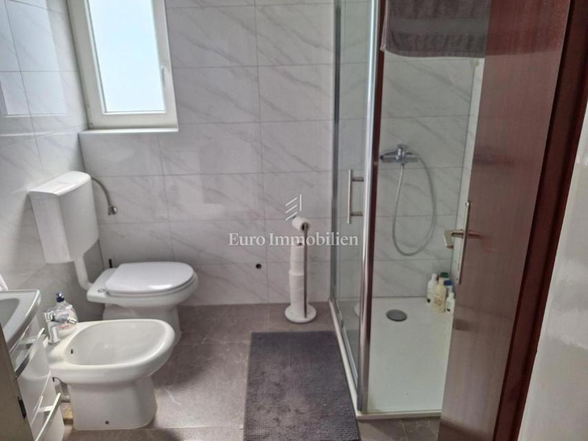 Labin - Družinska hiša s prostornim vrtom