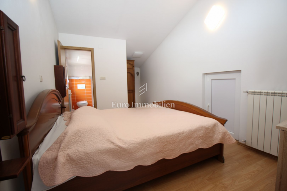 Labin - Družinska hiša s prostornim vrtom