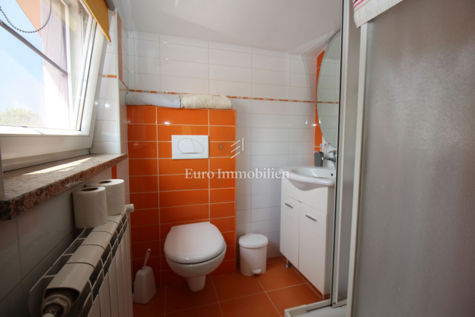 Labin - Družinska hiša s prostornim vrtom