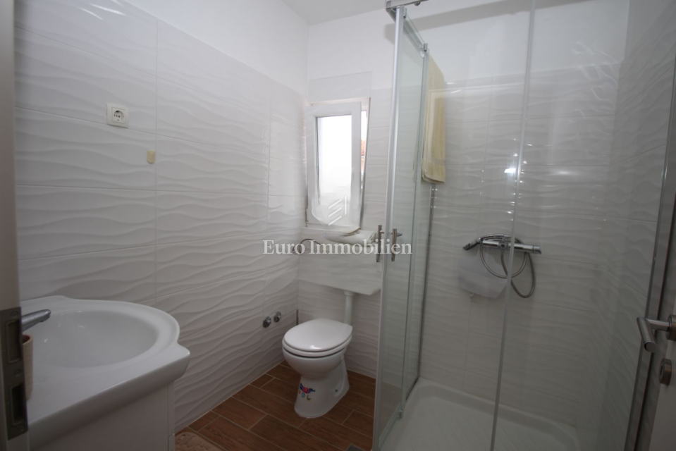 Labin - Družinska hiša s prostornim vrtom