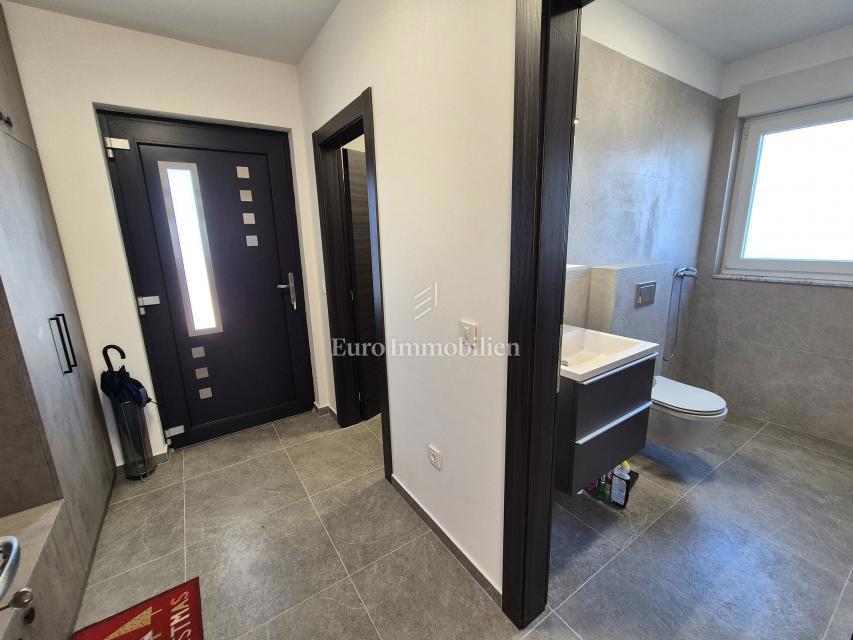 Vrbnik - Samostojna hiša s pogledom na morje!