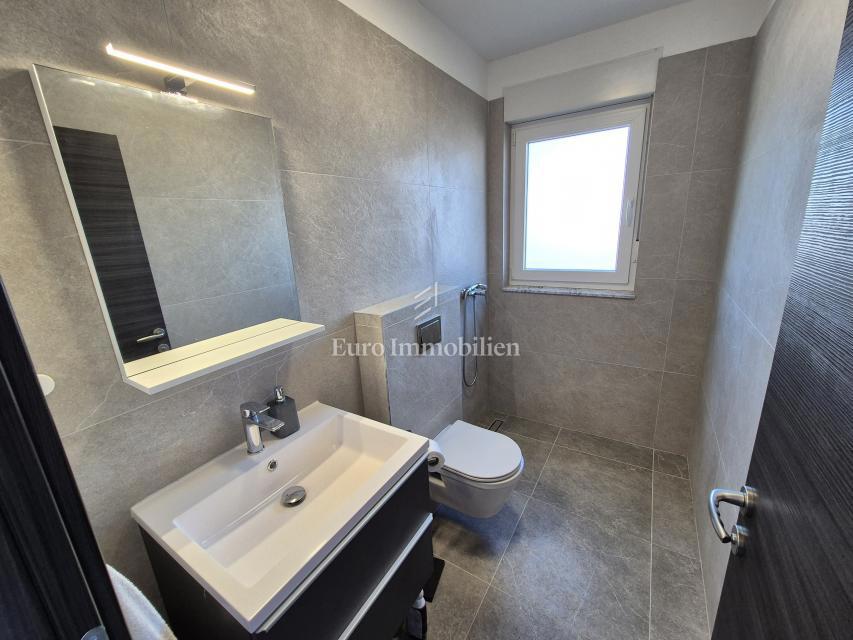 Vrbnik - Samostojna hiša s pogledom na morje!