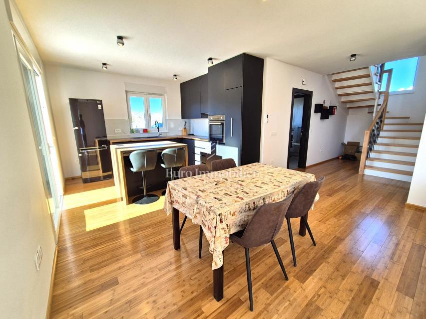 Vrbnik - Samostojna hiša s pogledom na morje!