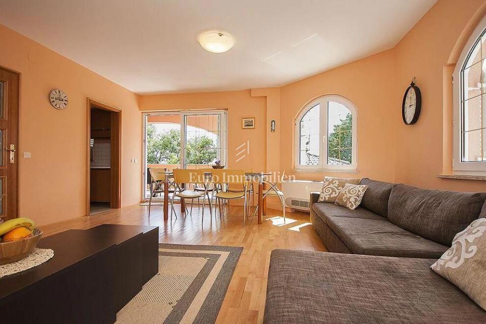 Novi Vinodolski hiša z bazenom