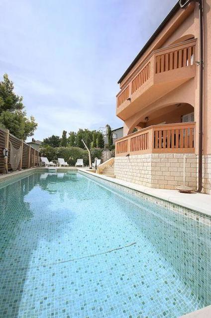 Novi Vinodolski hiša z bazenom