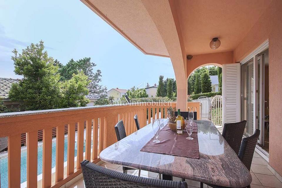 Novi Vinodolski hiša z bazenom