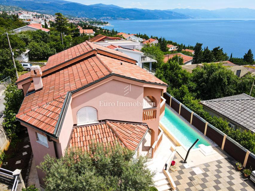 Novi Vinodolski hiša z bazenom