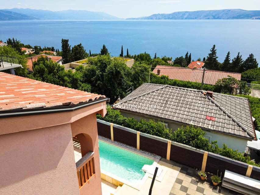 Novi Vinodolski hiša z bazenom