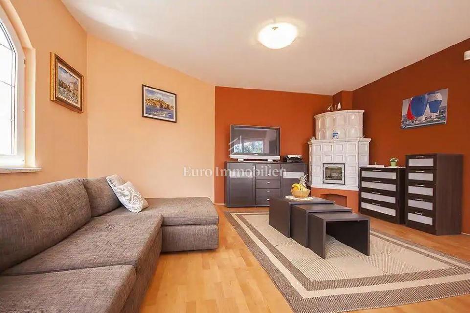 Novi Vinodolski hiša z bazenom